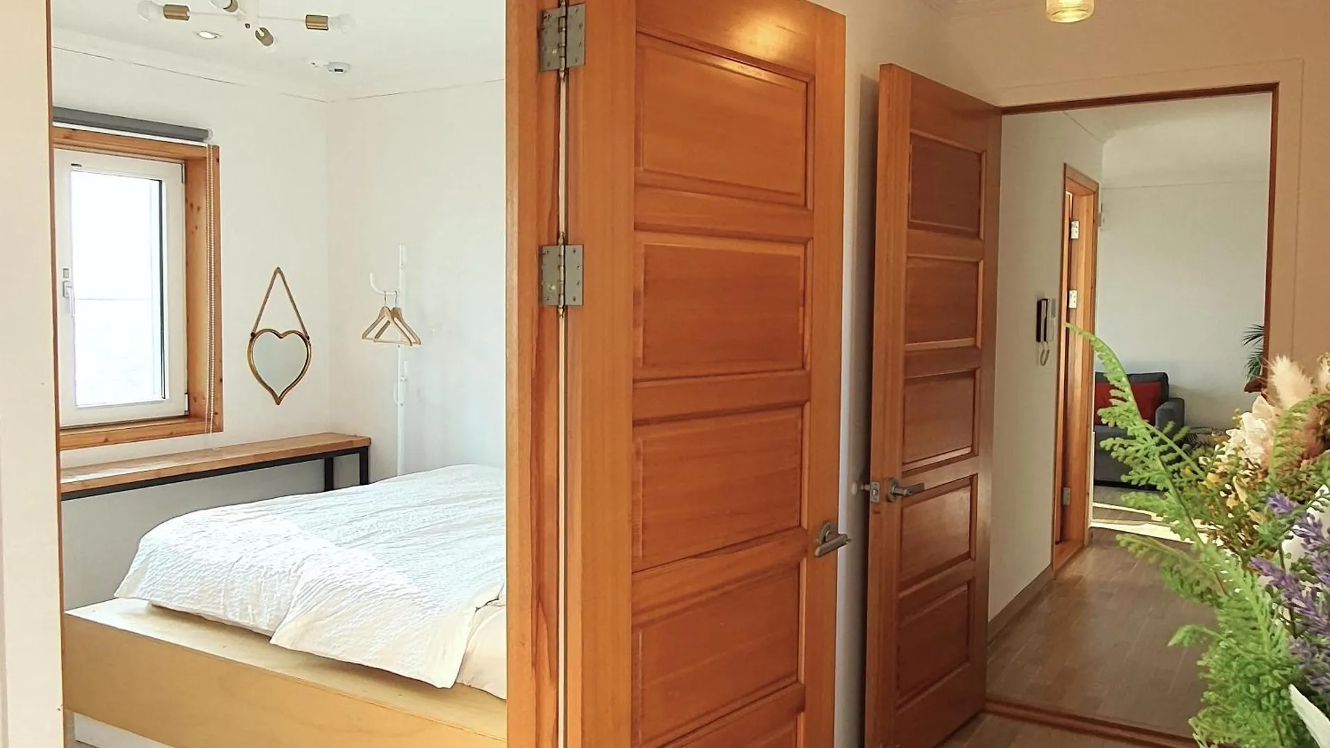 Guest house Jeju Neulboyi Ohu Pensyeon Hotel